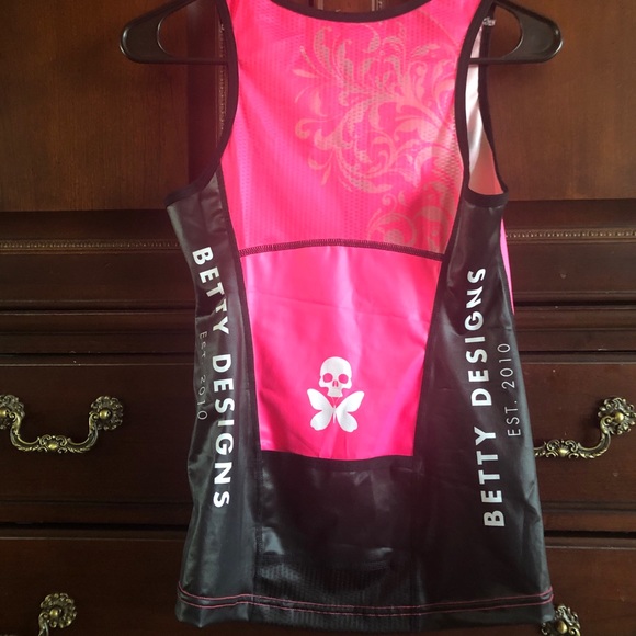 Betty Designs Tri Top size Medium - Picture 2 of 3